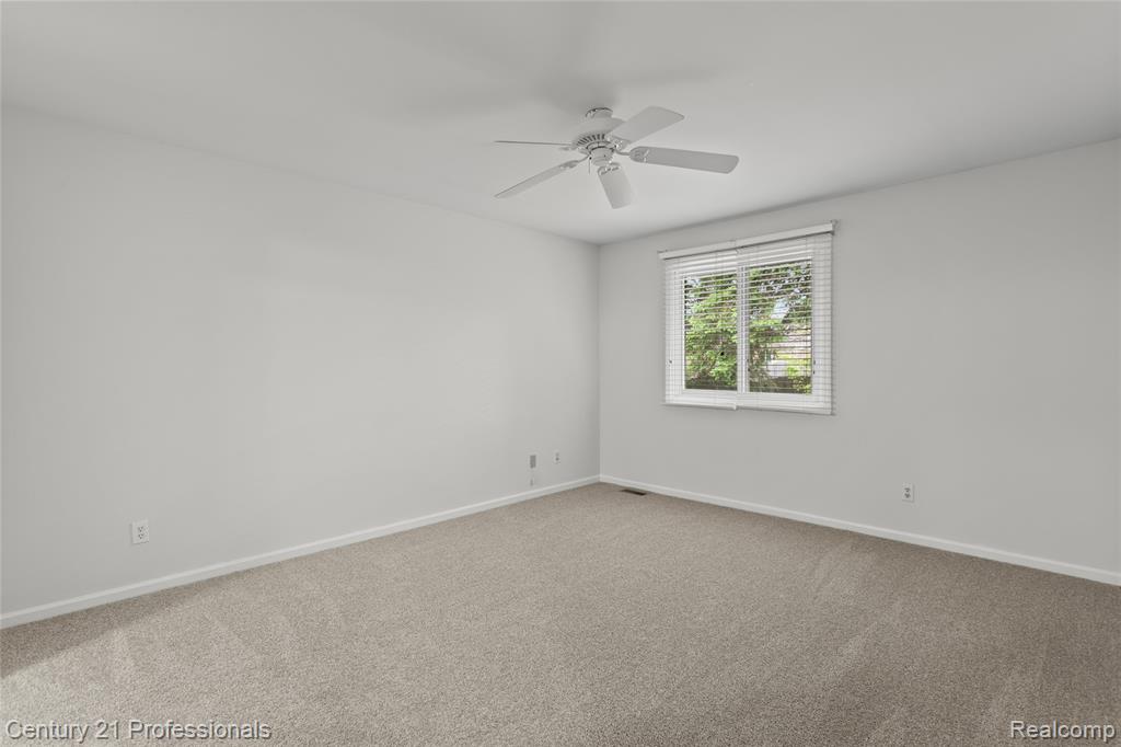 18344 Greenmeadow Drive, Clinton Twp, MI 48038 — Photo 12