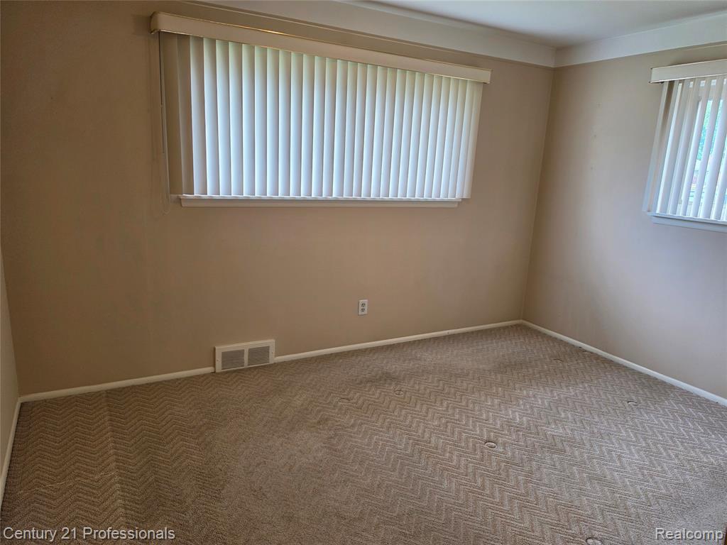 29421 Mark Avenue, Madison Heights, MI 48071 — Photo 32