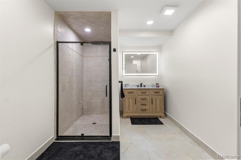 27020 Havelock Drive, Dearborn Heights, MI 48127 — Photo 24