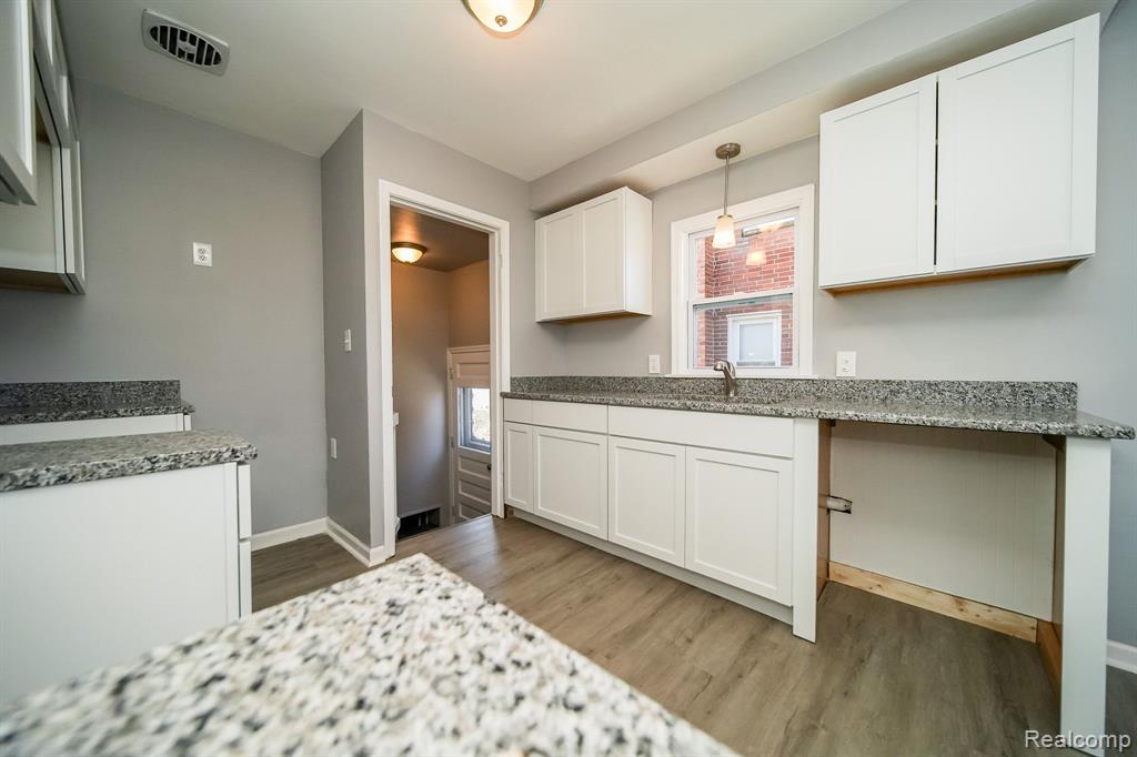 927 CLEOPHUS Parkway, Lincoln Park, MI 48146 — Photo 10