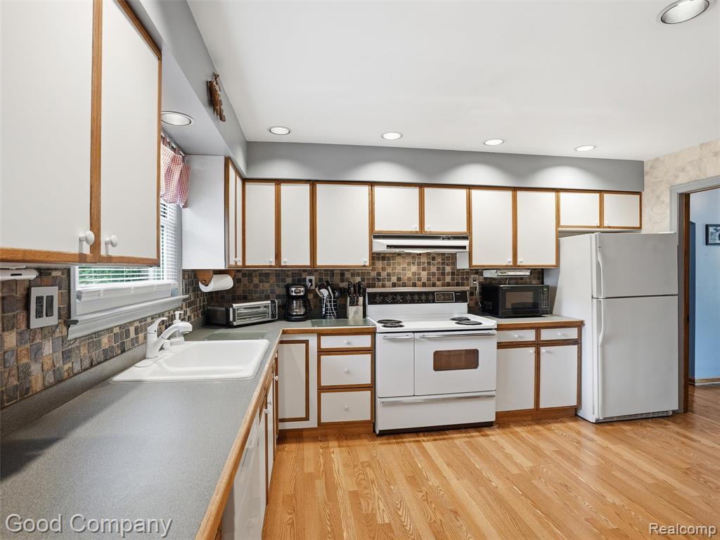 19706 Old Homestead Drive, Harper Woods, MI 48225 — Photo 14
