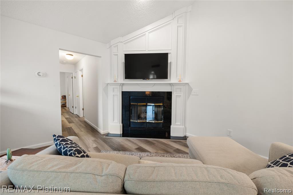 222 Glenwood Avenue, Fenton, MI 48430 — Photo 20