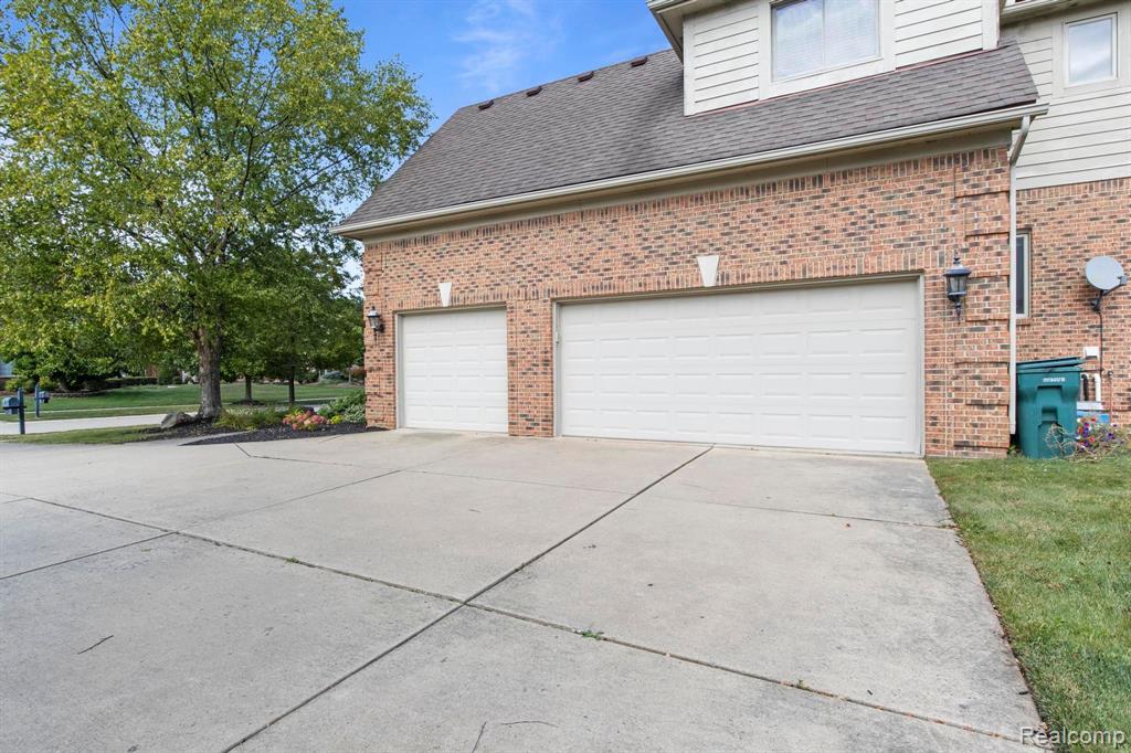 8978 WOODLORE SOUTH Drive, Plymouth, MI 48170 — Photo 6