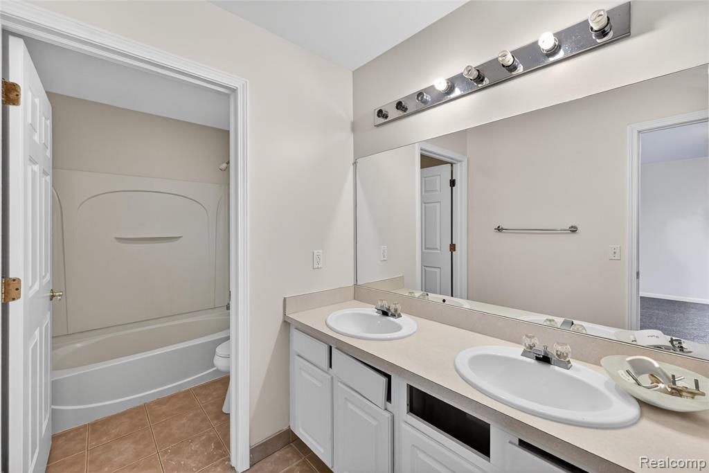 738 Arusha Drive, Pontiac, MI 48341 — Photo 21