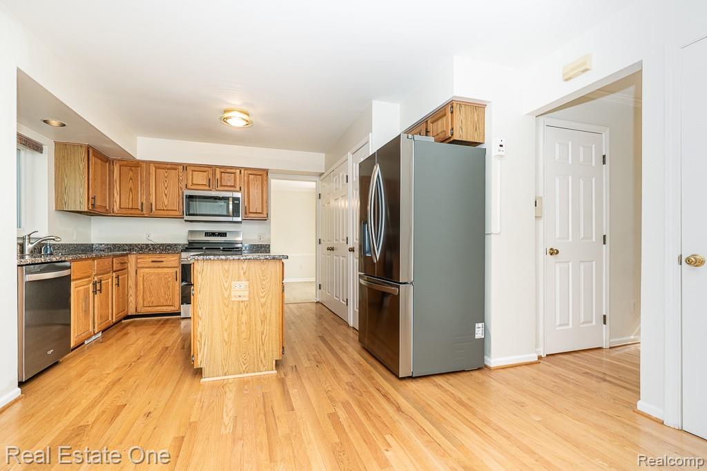 619 Whitney Drive, Rochester Hills, MI 48307 — Photo 21