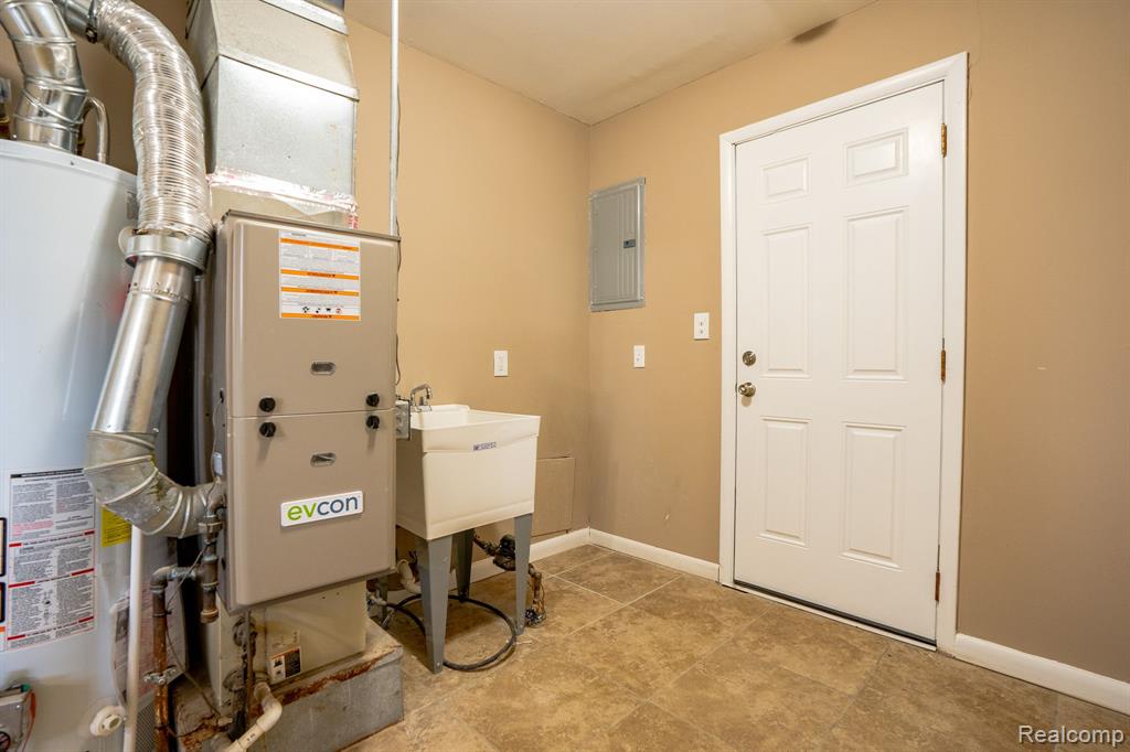 7431 ANNA Avenue, Warren, MI 48092 — Photo 9