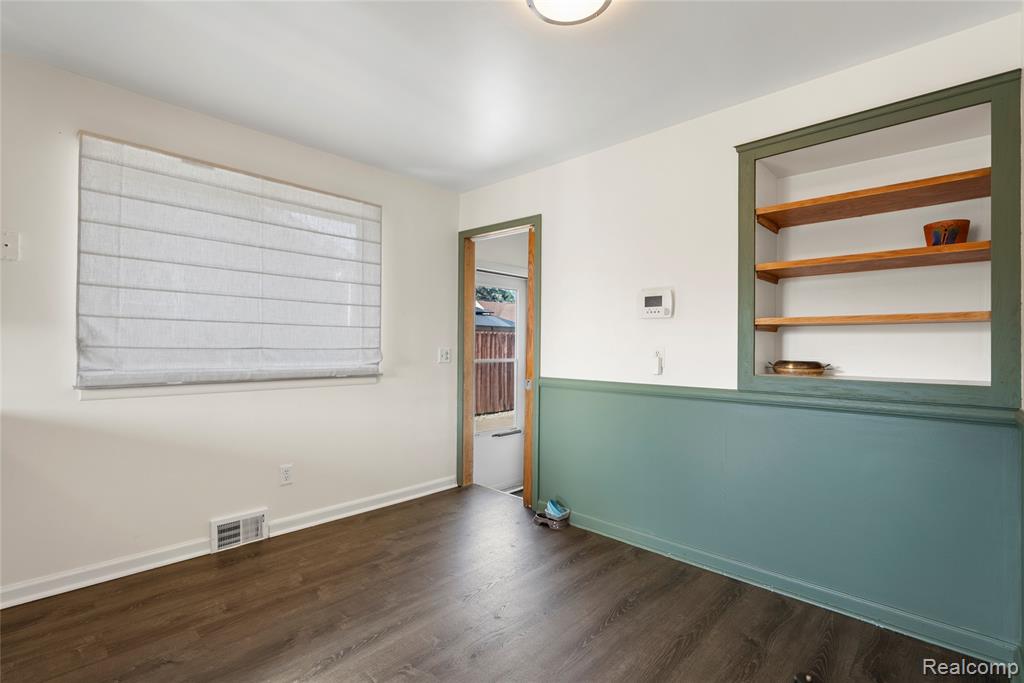 7486 Robindale Avenue, Dearborn Heights, MI 48127 — Photo 10