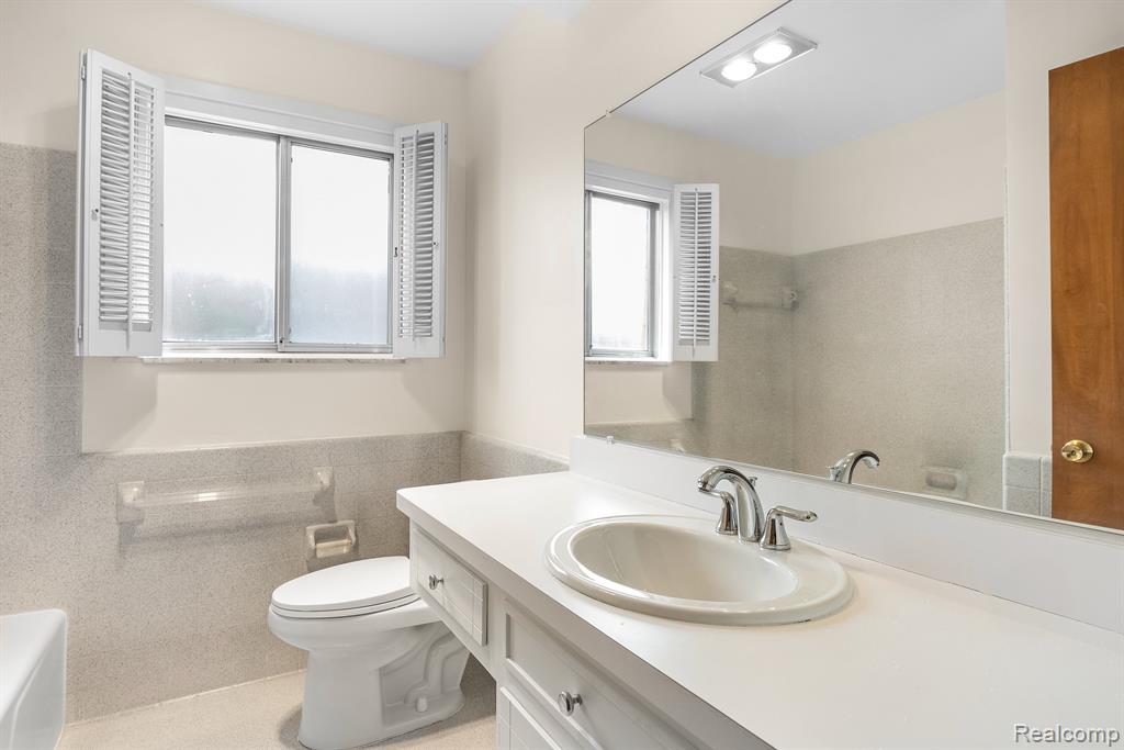 930 TROMBLEY Road, Grosse Pointe Park, MI 48230 — Photo 15