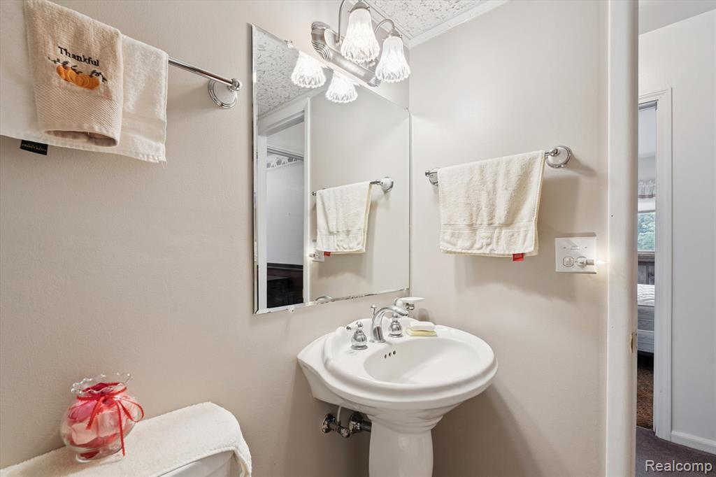 7467 McCandlish Road, Grand Blanc, MI 48439 — Photo 23