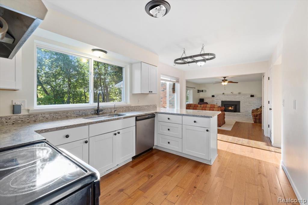 3801 Glen Hills Drive, Hartland, MI 48353 — Photo 4