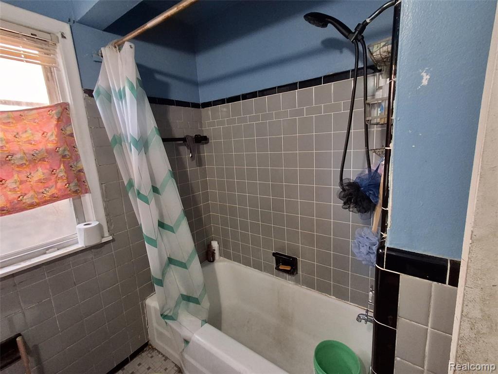 8575 Sussex Street, Detroit, MI 48228 — Photo 9
