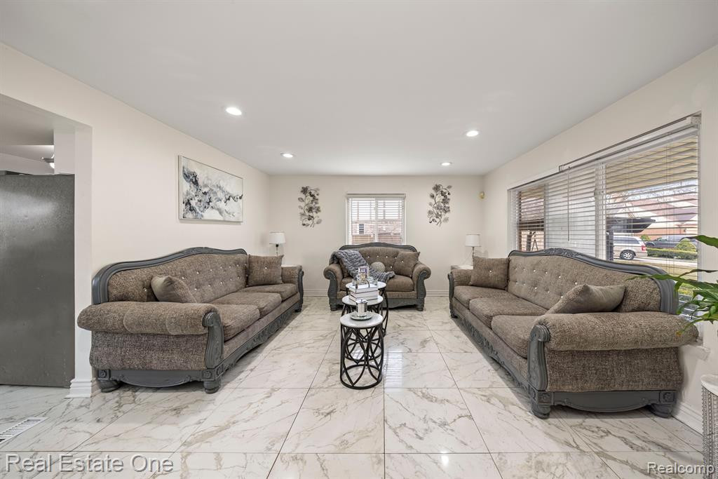 4275 NICKOLAS Drive, Sterling Heights, MI 48310 — Photo 11