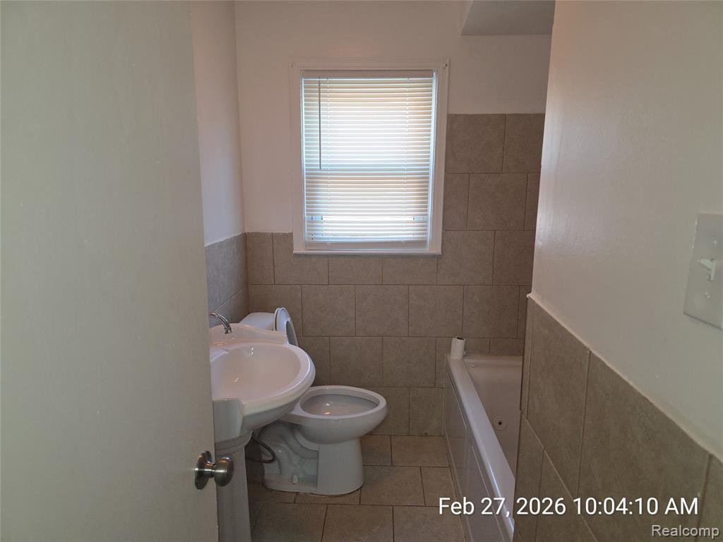 25695 Orchard Drive, Dearborn Heights, MI 48125 — Photo 15