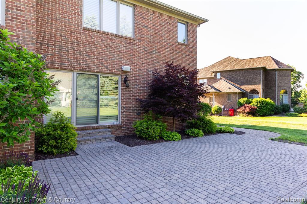 54152 Deer Ridge Court, Rochester, MI 48307 — Photo 57