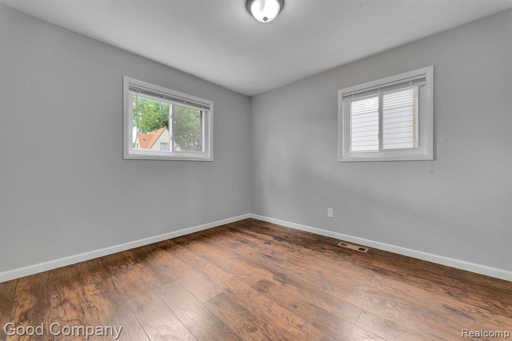 46 W MAPLEDALE Avenue, Hazel Park, MI 48030 — Photo 17