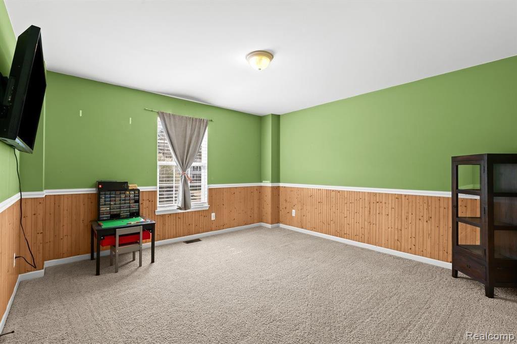 469 RIDGEWOOD Drive S, Ortonville, MI 48462 — Photo 32