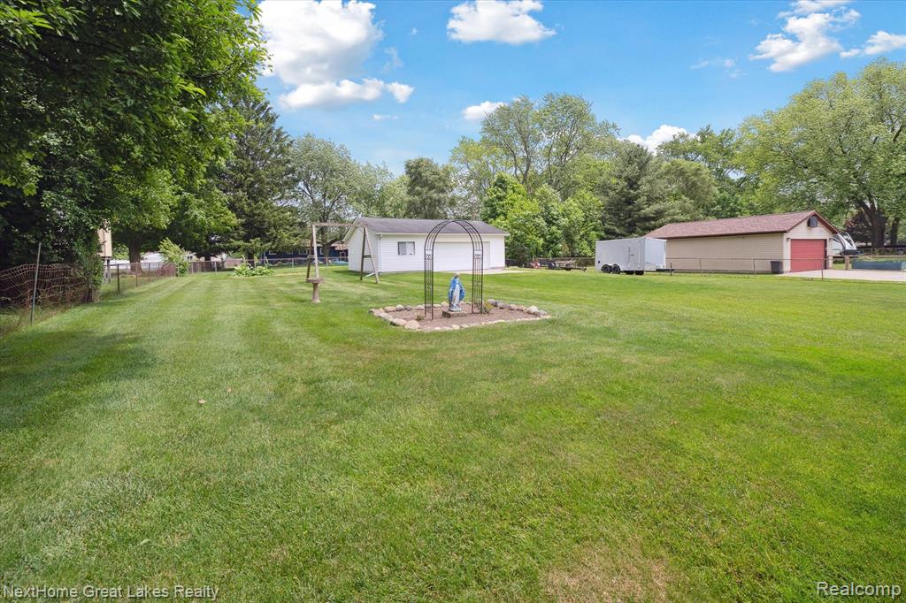 4098 Sam Snead Drive, Flint, MI 48506 — Photo 45