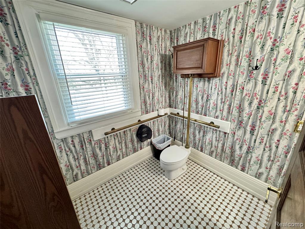 2156 W JEFFERSON Avenue, Trenton, MI, 48183