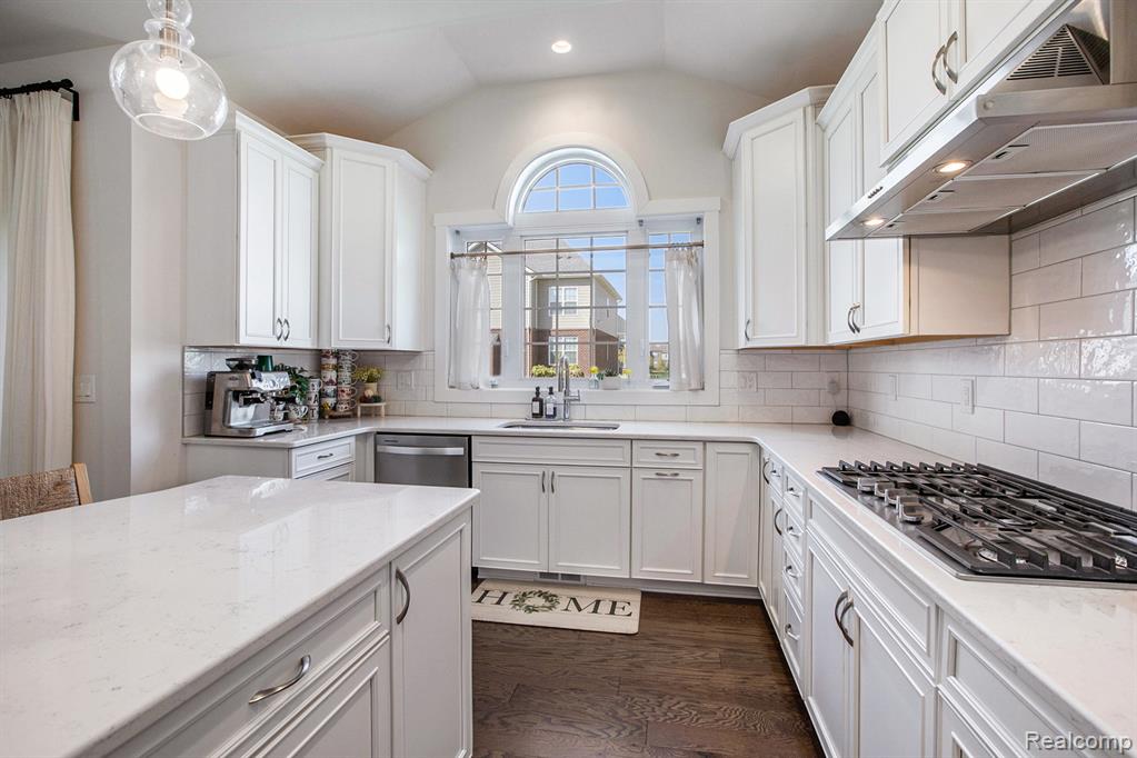 51026 Meadowlands, Canton, MI 48188 — Photo 7