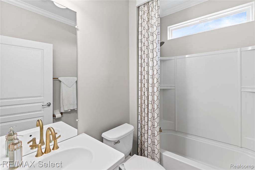 9059 Pine Valley Drive, Grand Blanc, MI 48439 — Photo 15