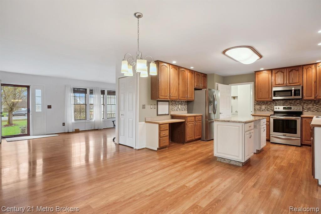 6452 E MAPLE Avenue, Grand Blanc, MI 48439 — Photo 16