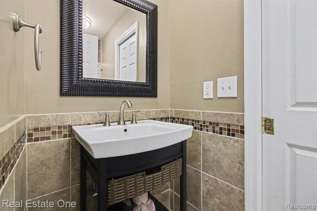 1934 Pelican Court, Troy, MI 48084 — Photo 17
