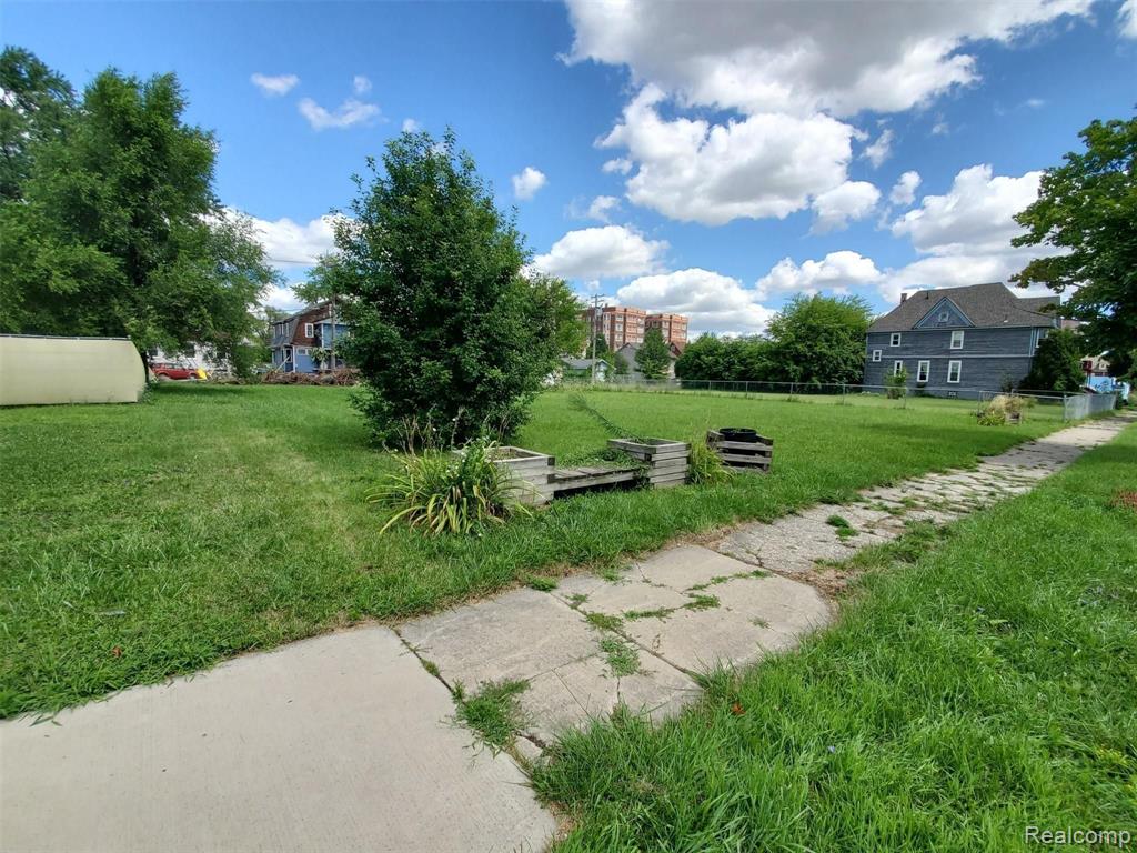 690 W PHILADELPHIA Street, Detroit, MI 48202 — front exterior
