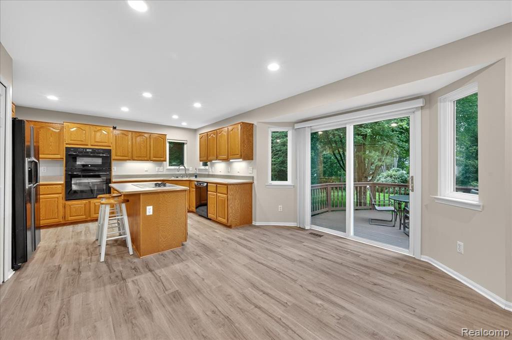 9695 Forest Ridge Drive, Clarkston, MI 48348 — Photo 11