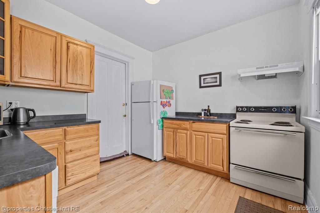 1093-95 Lakepointe Street, Grosse Pointe Park, MI 48230 — Photo 19