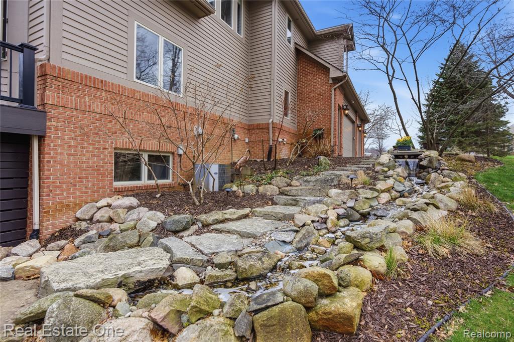 10152 Rosemarie Run, Brighton, MI 48114 — Photo 51
