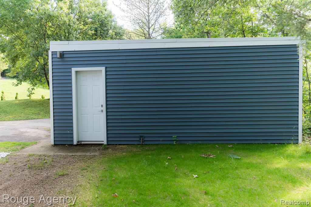 7305 SCENIC RIDGE Drive, Clarkston, MI — Photo 17