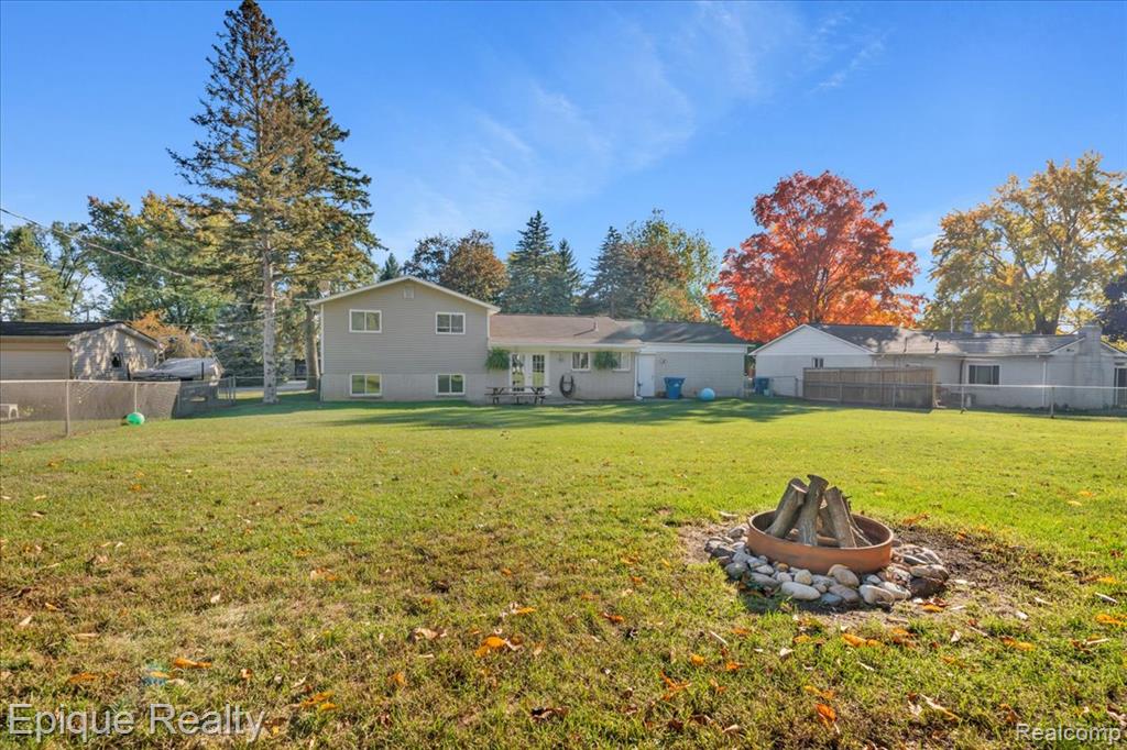 8156 Kenwick Drive, White Lake, MI — Photo 42