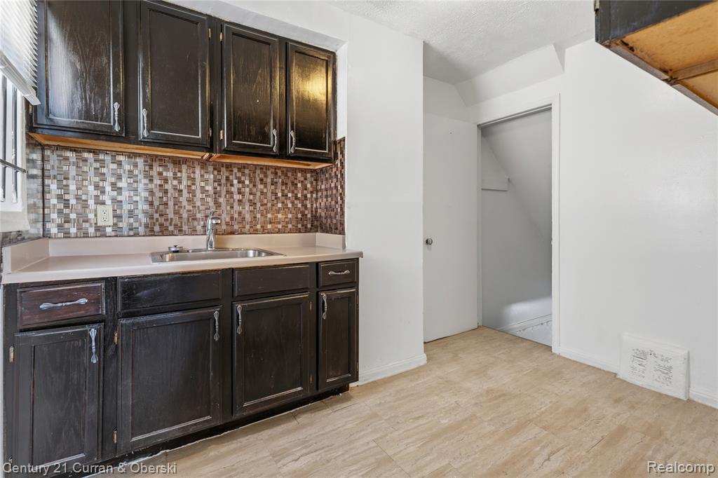 9100 Asbury Park, Detroit, MI 48228 — Photo 5