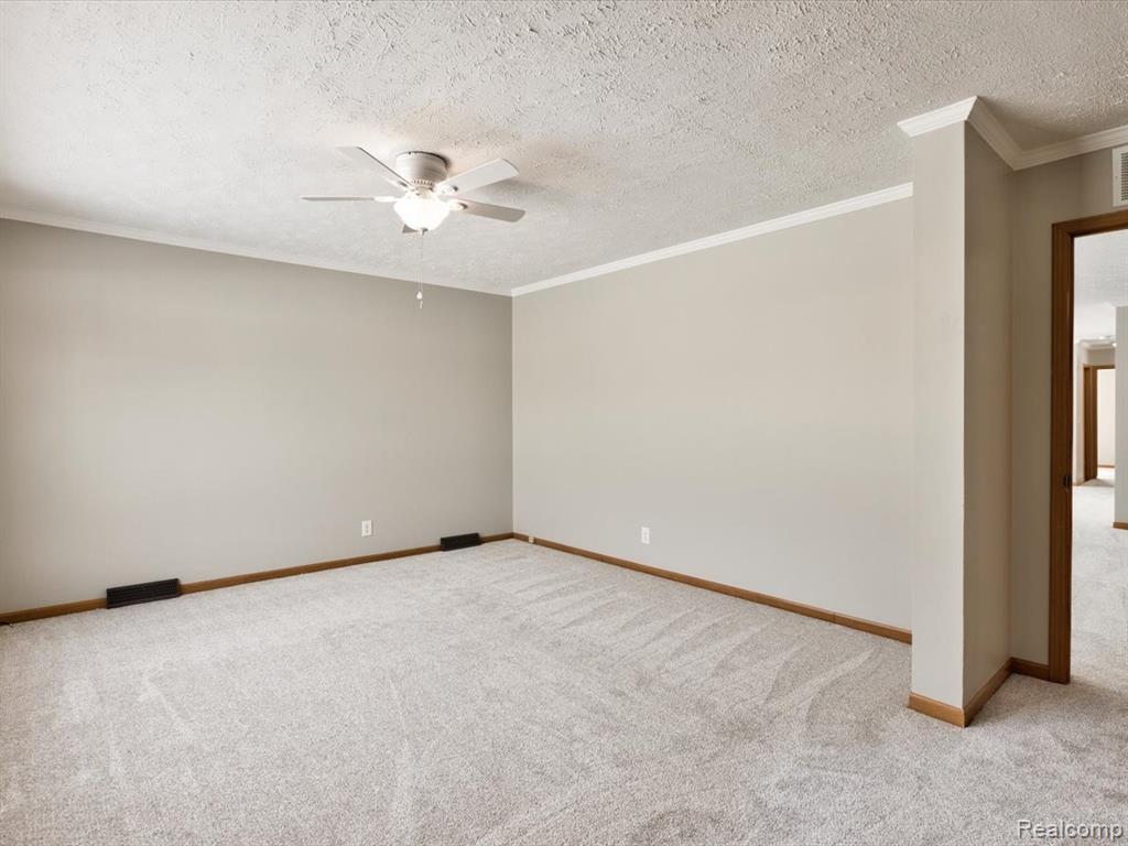 3211 Keewahdin #139 Road, Fort Gratiot, MI 48059 — Photo 16