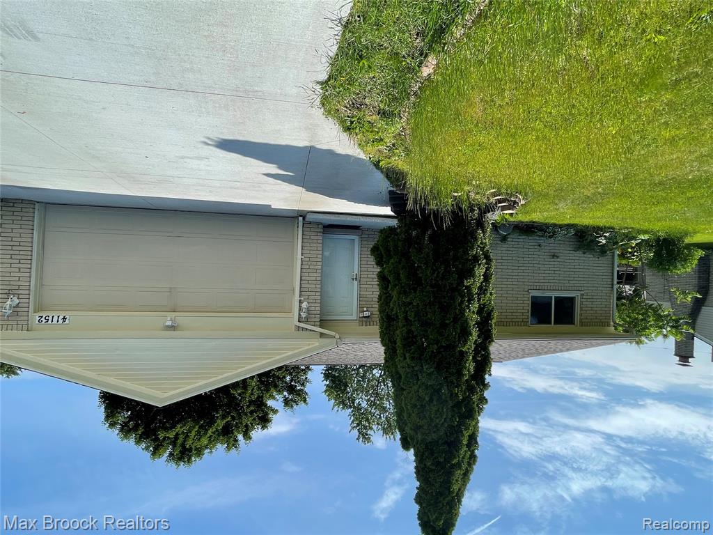 41152 Hollydale Road, Novi, MI — Photo 2