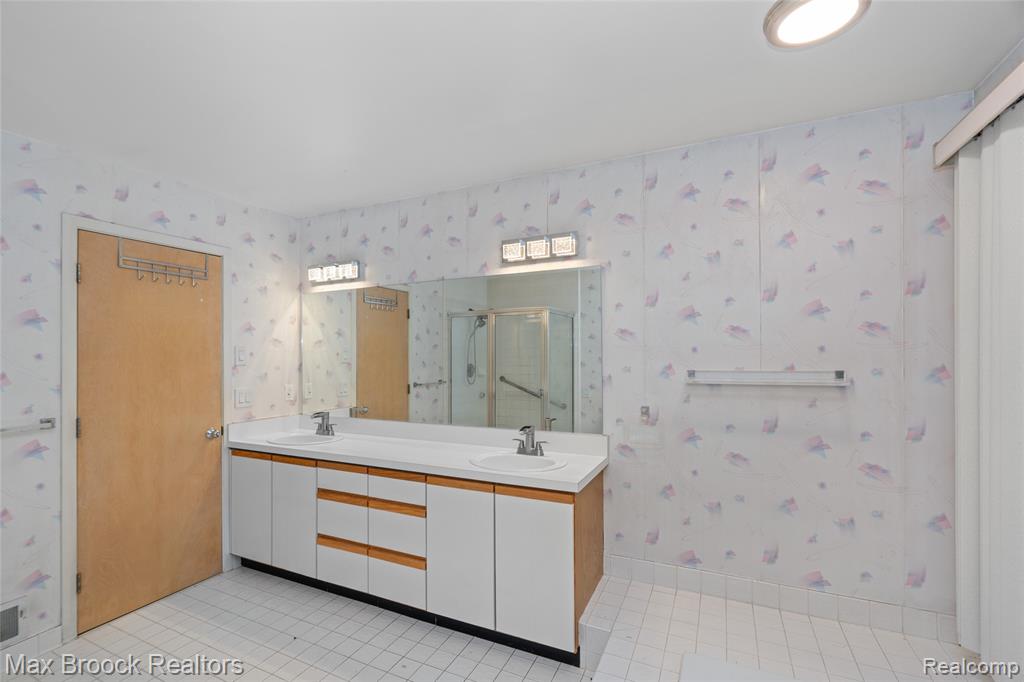 5199 Shenandoah Court, West Bloomfield, MI 48323 — Photo 26