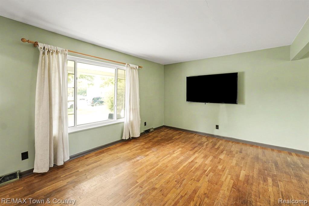 405 Terrace Drive, Flushing, MI 48433 — Photo 15