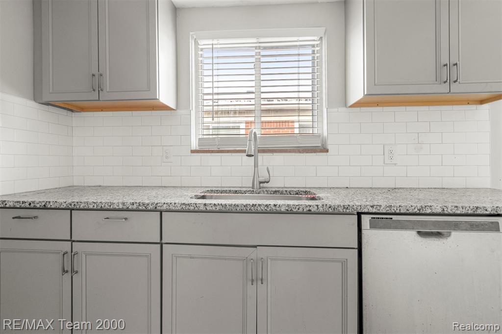 20295 Huntington Road, Detroit, MI 48219 — Photo 19