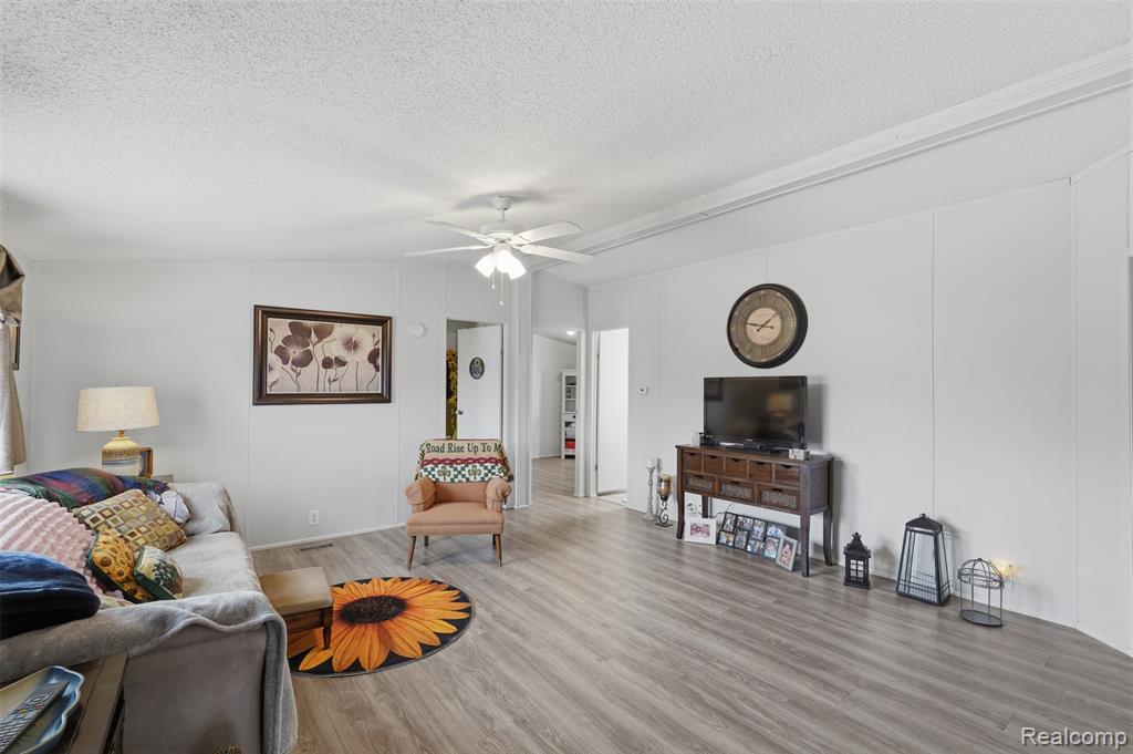 4425 Wynnwood Drive, Howell, MI 48843 — Photo 5