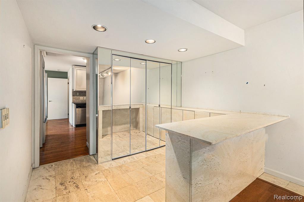 6964 Pebblecreek Woods Drive, West Bloomfield, MI — Photo 13