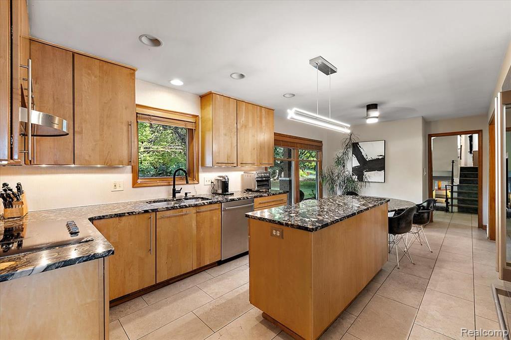 7315 Lindenmere Drive, Bloomfield Hills, MI 48301 — Photo 13