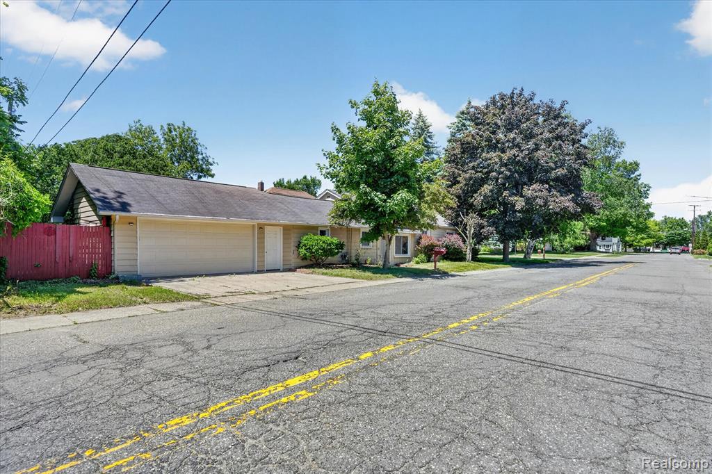 401 W Liberty Street, South Lyon, MI 48178 — Photo 37