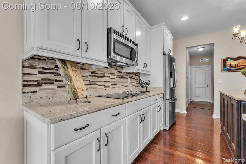23719 Stoneleigh Drive, South Lyon, MI 48178 — Photo 7