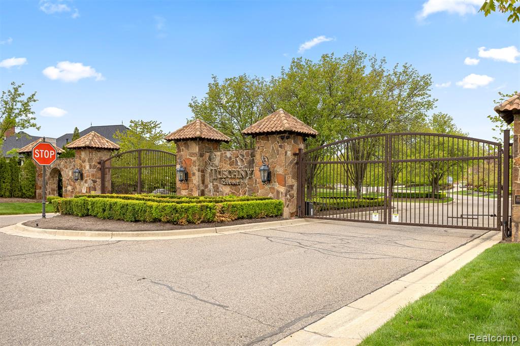 48892 Barola Court, Northville, MI 48167 — Photo 11