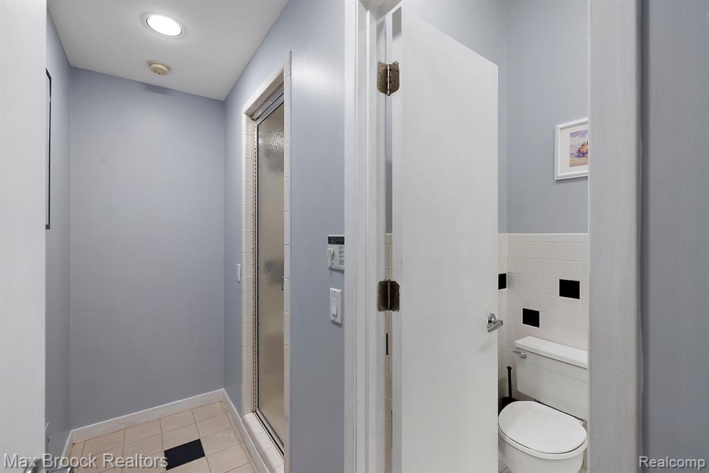 3540 Erie Drive, Orchard Lake Village, MI 48324 — Photo 38