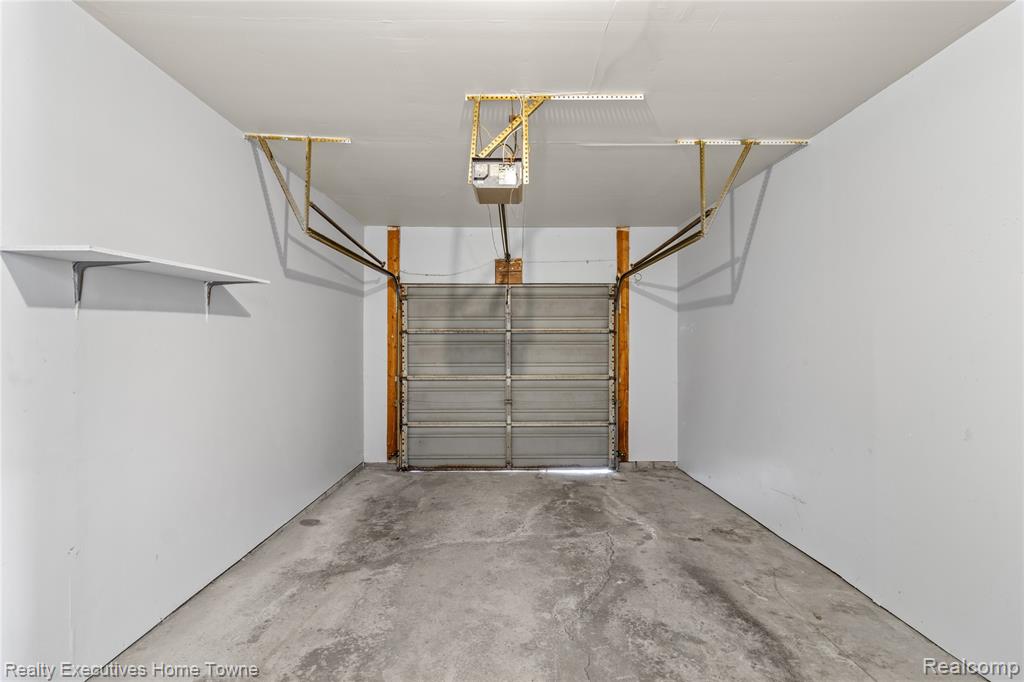 929 Country Club Drive, Saint Clair Shores, MI 48082 — Photo 18