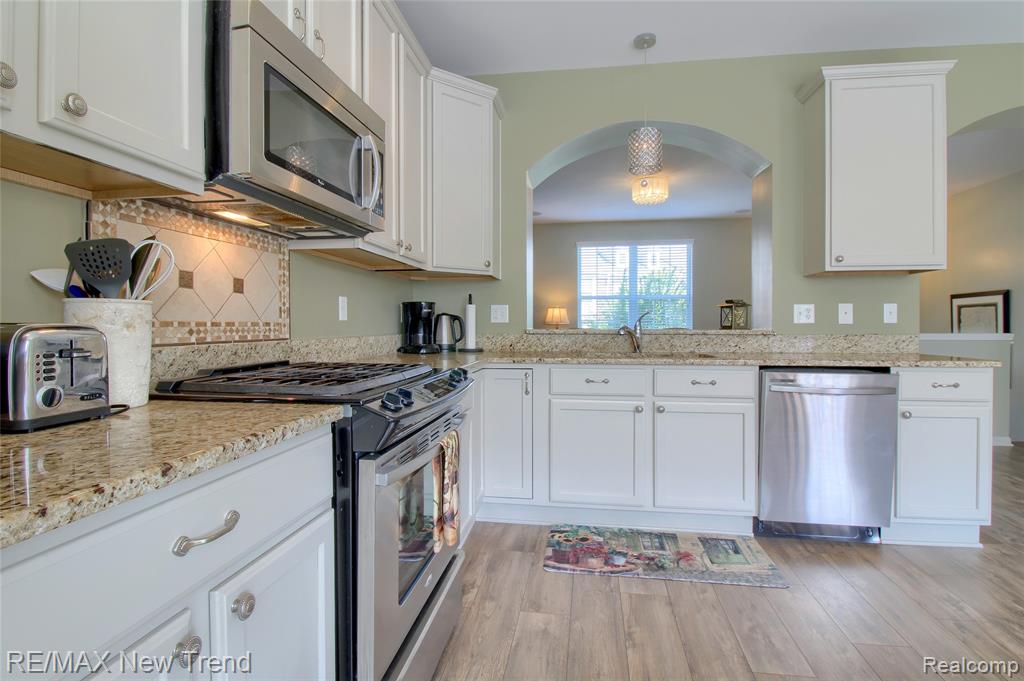 44509 Ellery Lane, Novi, MI 48377 — Photo 13