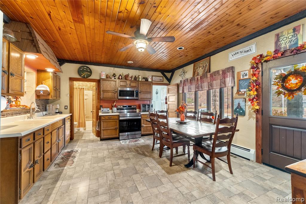 2428 Hubbard Road, Monroe, MI 48161 — Photo 9