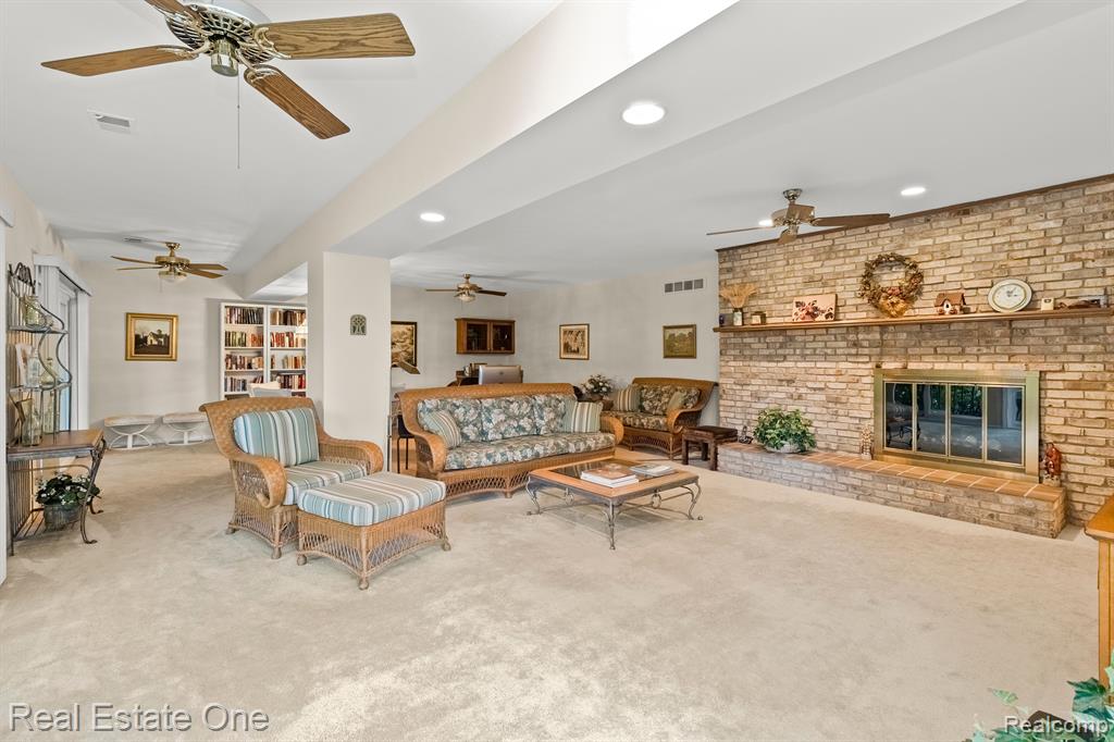 4342 MEADOW Lane, Orchard Lake Village, MI 48323 — Photo 38