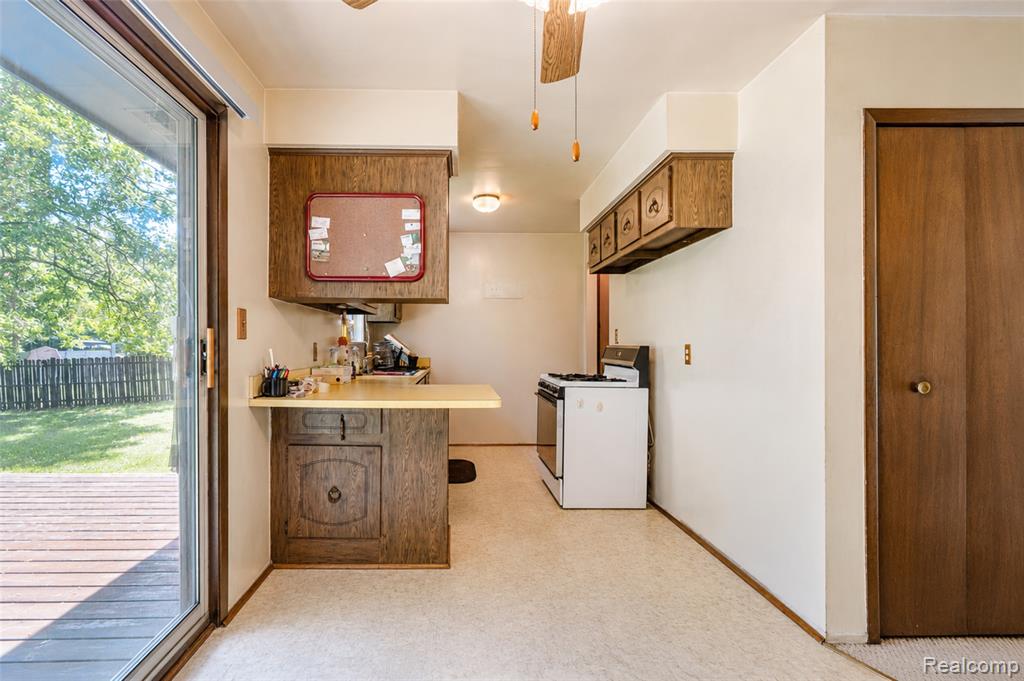 555 Tomahawk Trail, Highland, MI — Photo 10